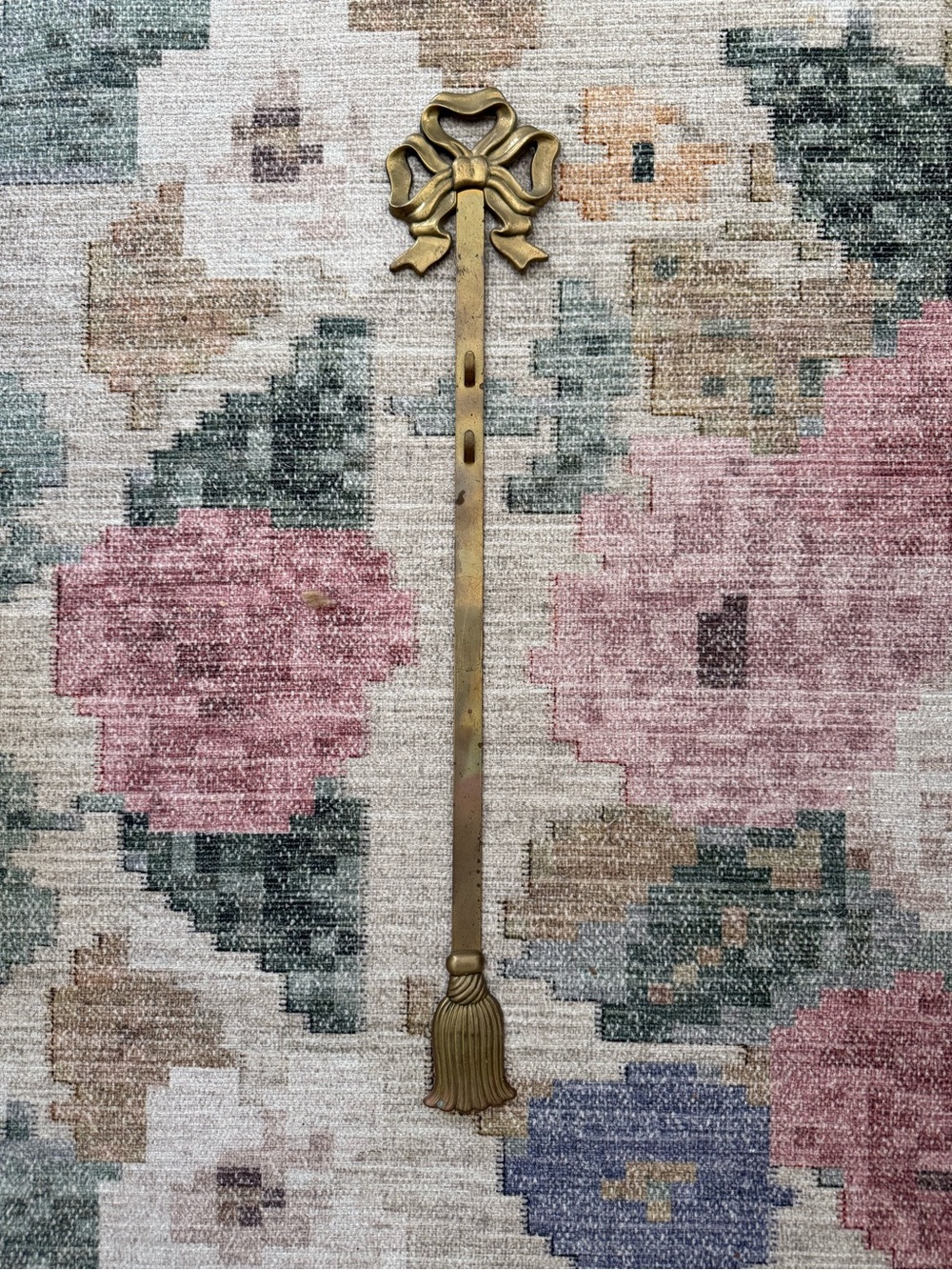 Vintage brass bow wall hanger